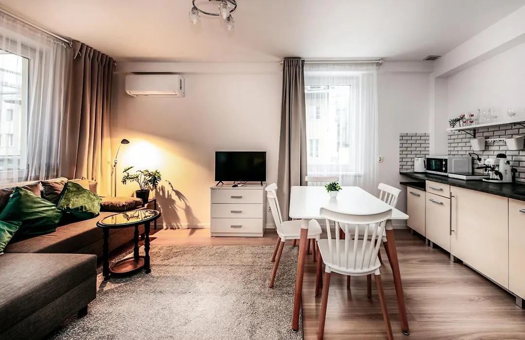 Fully-Furnished Apartment With Air Conditioning For Families, Cracow Old Town-1