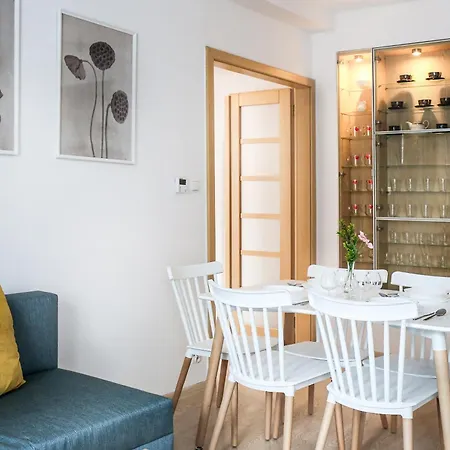 Fully-Furnished Apartment With Air Conditioning For Families, Cracow Old Town-2